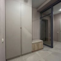 Распашной шкаф-прихожая в нише в квартире