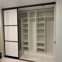Встроенный шкаф купе со стеклянными дверьми