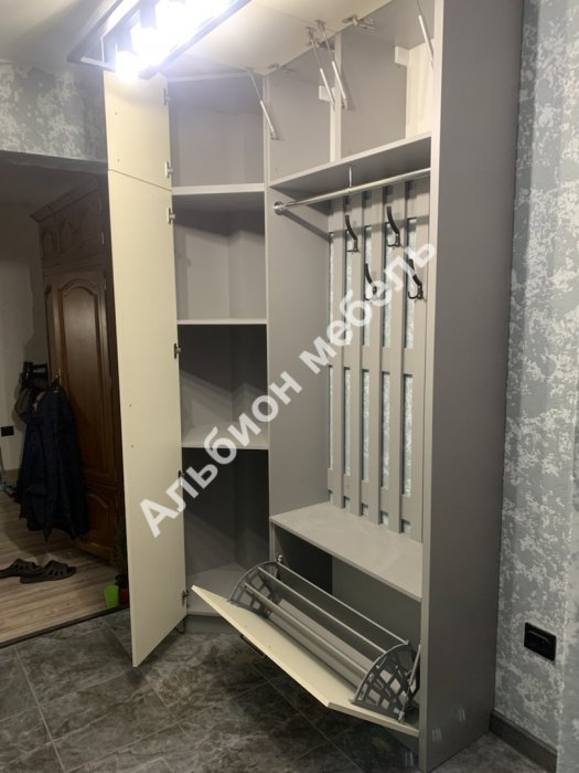 Угловой шкаф-прихожая в корридор